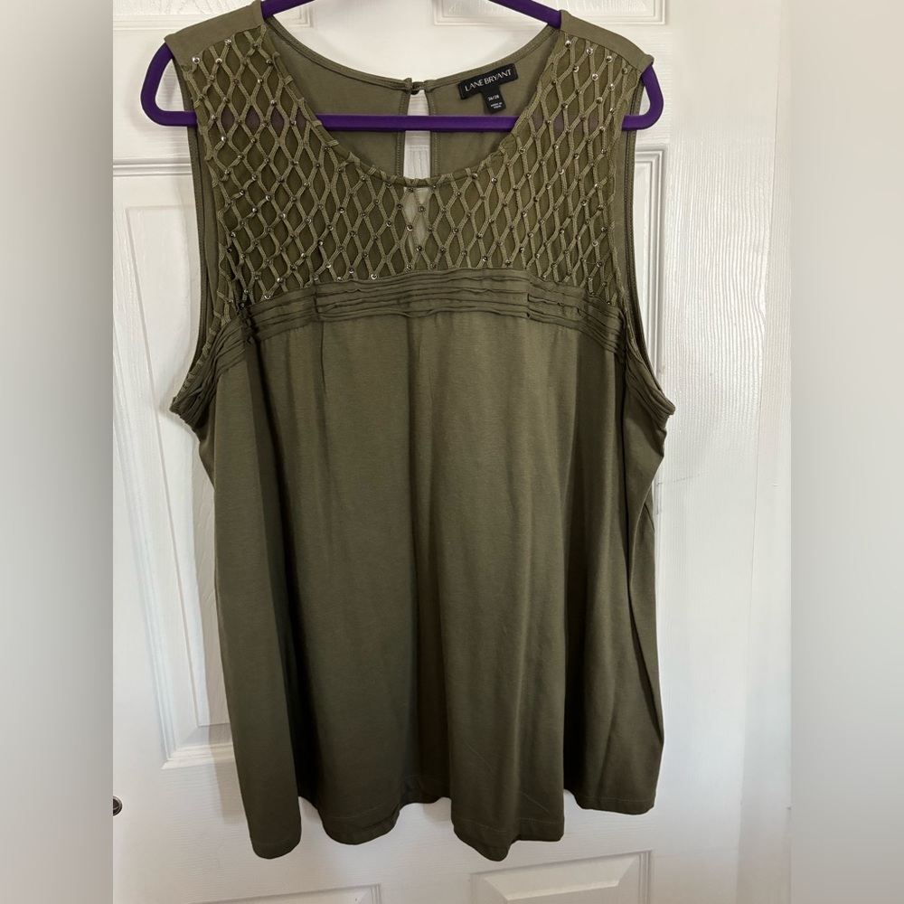 Sleeveless top, sequin embellishments.